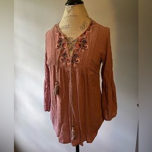 Women’s small mauve blouse with lace insert and embroidered trim. Knox Rose